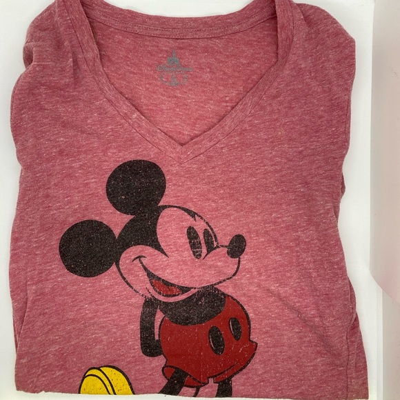 Disney Tops - ❗️2/$10 bundle item - Disney World v-neck